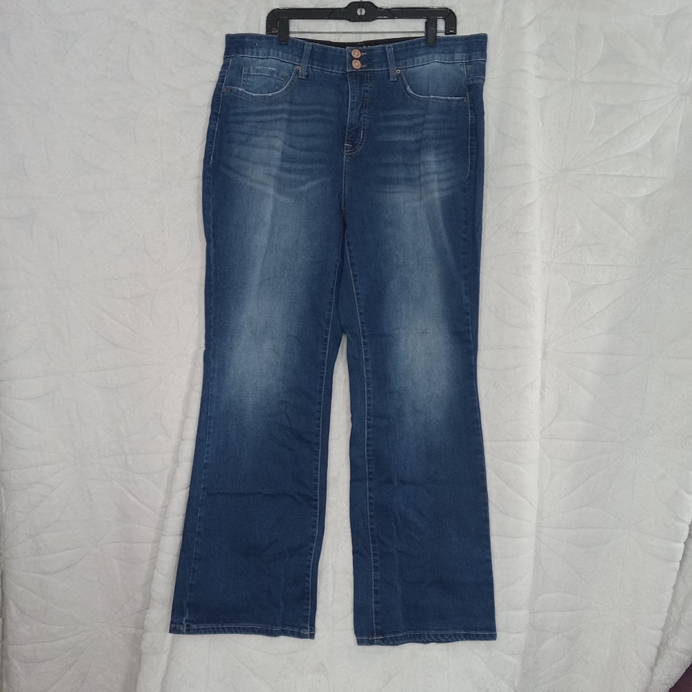 TERRA & SKY BOOT LEG JEANS SZ 18W MEDIUM WASH COMFORT WAISTE BAND